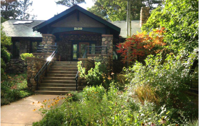 front entrance of starsmore visitor center